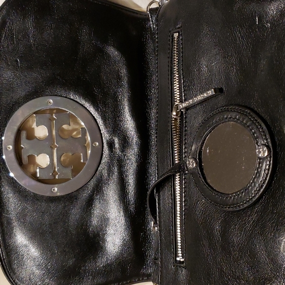 Tory Burch black leather folding crossbody bag - Picture 7 of 7